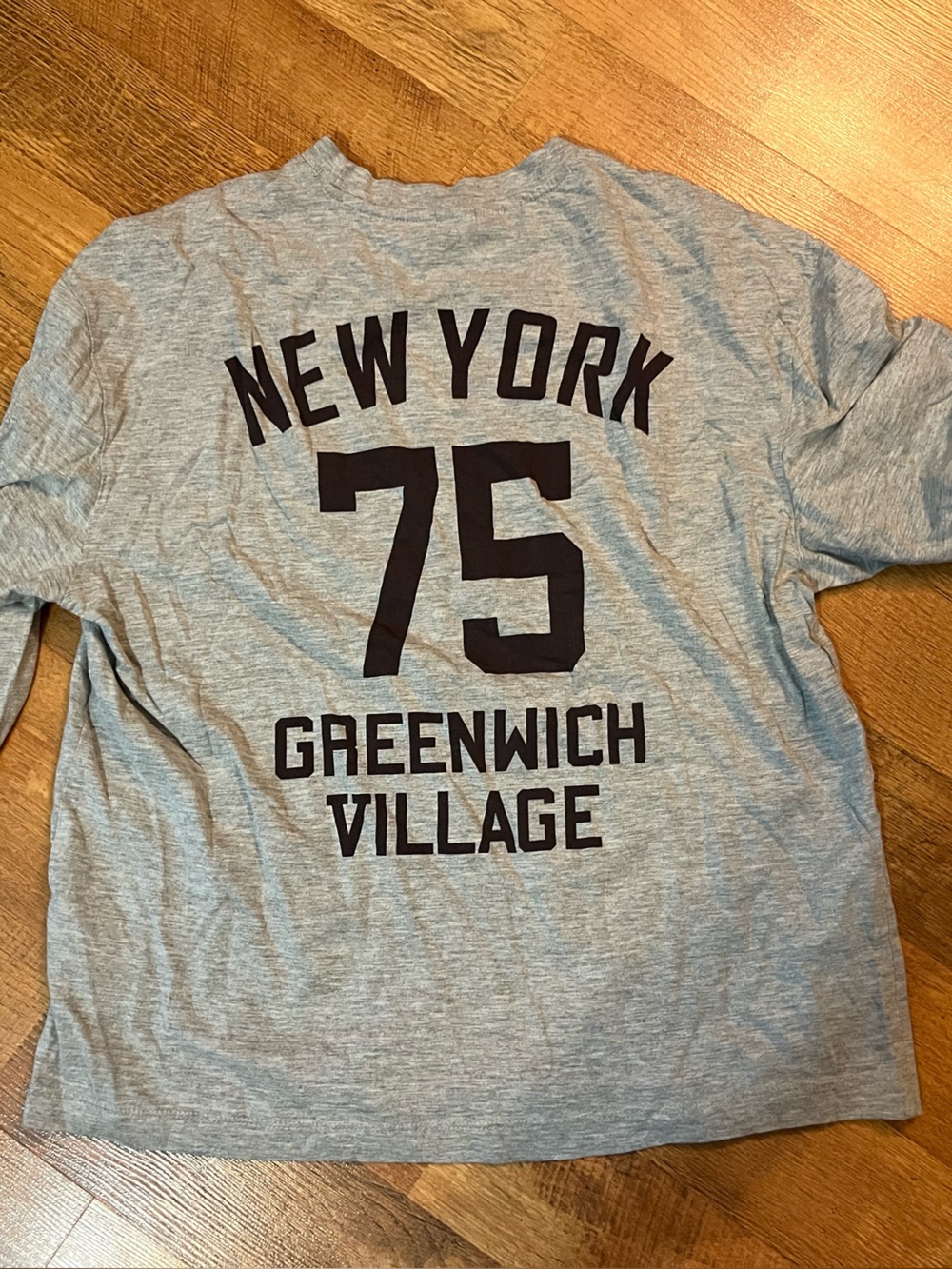 H&M Women's Light Gray Long-Sleeve Tee with 'New York City' Chest Print